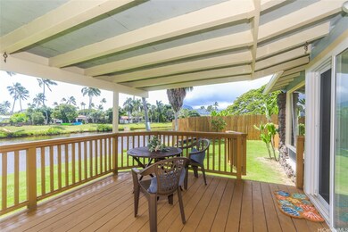 Covered back lanai with views of the mountains and