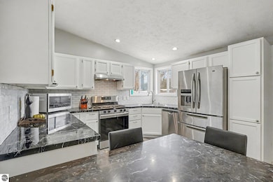 326 W Emerson St, Ithaca, MI 48847 - photo 7