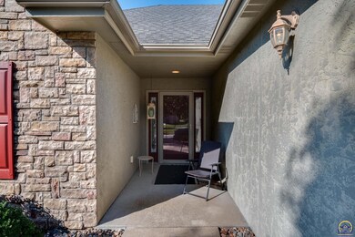 2201 SW Millers Glen Dr, Topeka, KS 66614 - photo 4