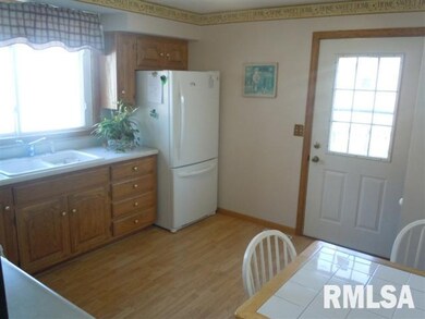 1016 Clinton St, Lincoln, IL 62656 - photo 5