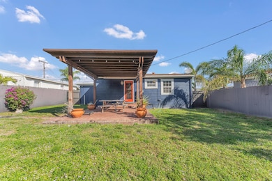 818 Kaye St, West Palm Beach, FL 33405 - photo 2