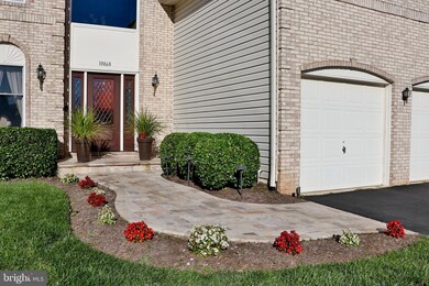 10868 Grovehampton Ct, Reston, VA 20194 - photo 3