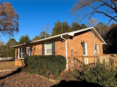 421 Sycamore Cir, Yadkinville, NC 27055 - photo 2