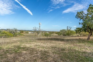 288 Royal Oaks Loop unit 10, Fredericksburg, TX 78624 - photo 4