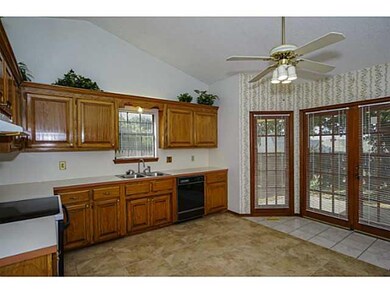 2713 Amber St, Moore, OK 73160 - photo 7