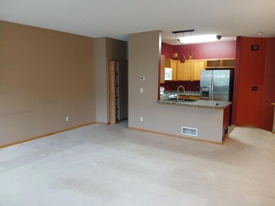660 Kingfisher Ln unit C, Woodbury, MN 55125 - photo 2