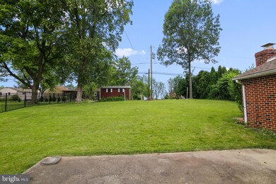 1420 Sandwood Rd, Conshohocken, PA 19428 - photo 3