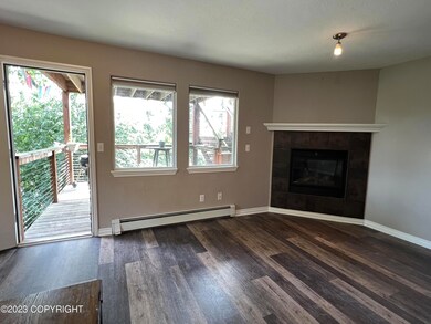 Open living/dining combo w/LVP floors
