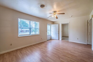 633 E McVay-03