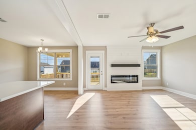 170 Brenda Dr, Clarksville, TN 37040 - photo 3