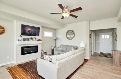 18154 Alpine Dr, Clive, IA 50325 - photo 4