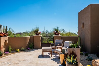 Courtyard seating SEATING