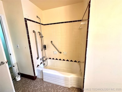 405 S Normal Ave, Claremore, OK 74017 - photo 6