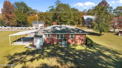 405 Pollock St, Pollocksville, NC 28573 - photo 7