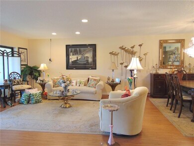 HUGE LIVING ROOM. RECESSED LIGHTING