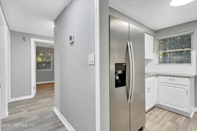 8456 Brackridge Blvd S, Jacksonville, FL 32216 - photo 6