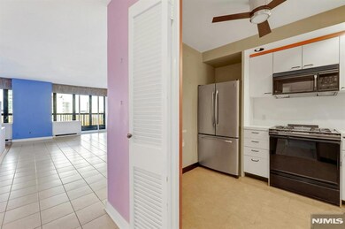 Horizon House unit 907, Fort Lee, NJ 07024 - photo 2