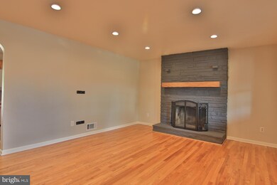 714 E Maple Rd, Linthicum Heights, MD 21090 - photo 5