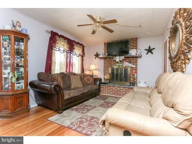 227 Fernwood Ave, Folsom, PA 19033 - photo 3
