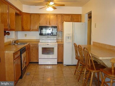 205 Breckenridge Ct, Strasburg, VA 22657 - photo 2