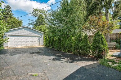 Garage & Driveway