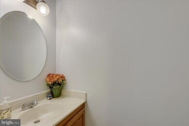 20636 Hartsbourne Way, Germantown, MD 20874 - photo 6