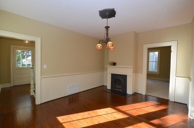 Formal Dining - fireplace decorative only