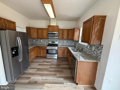 2484 Clover Field Cir, Herndon, VA 20171 - photo 7