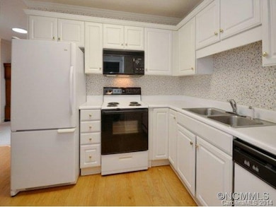 59 Lake Pointe Cir, Hendersonville, NC 28792 - photo 5