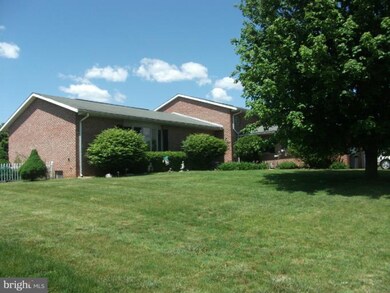 341 Cosell Dr, Chambersburg, PA 17201 - photo 3