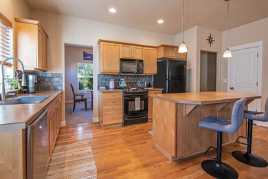 1565 NW Hemlock Ave Redmond OR-print-010