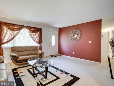 9210 Rolling View Dr, Lanham, MD 20706 - photo 3