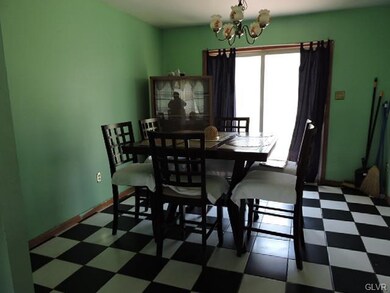 1133 Wallace St, Stroudsburg, PA 18360 - photo 3