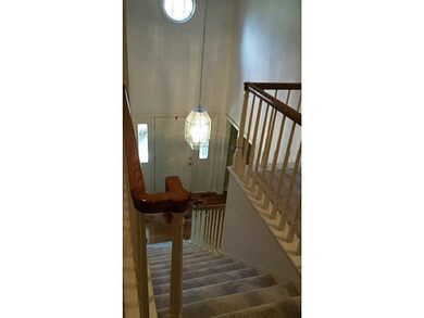 Entry/Foyer.