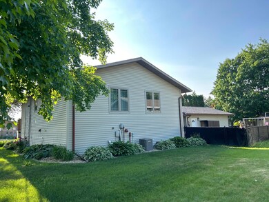 405 4th St NE, Plainview, MN 55964 - photo 6