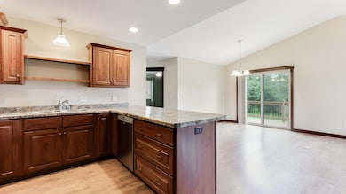 2811 Swallowtail Ct, Altoona, WI 54720 - photo 5