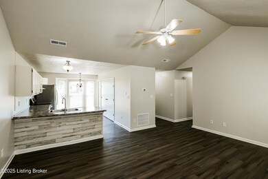 005-photo-dining-room-14616235