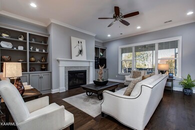 04_333 Mingo Way_Living01