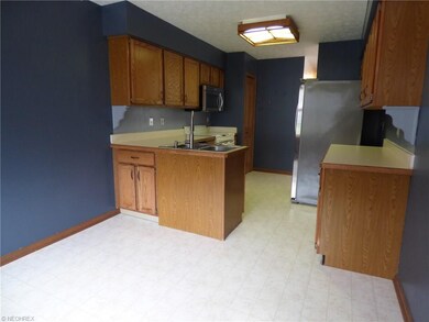 23400 Grist Mill Ct unit 12-2, Olmsted Falls, OH 44138 - photo 4