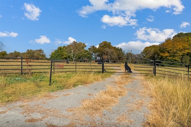 823 W Saunders St, Trenton, TX 75490 - photo 3