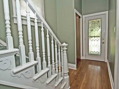 Entry/Foyer.