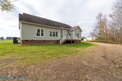 8975 Coles Landing Dr, Gloucester, VA 23061 - photo 6