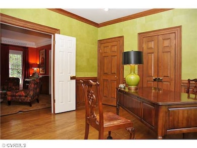 Bedroom - Library or office