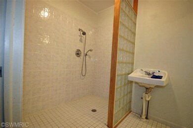 8 Palm St, Three Oaks, MI 49128 - photo 5