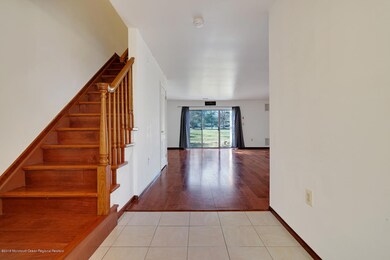 55 Kensington Ct Freehold NJ-large-014-1