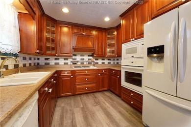 305 W Fir St, Eleanor, WV 25070 - photo 7