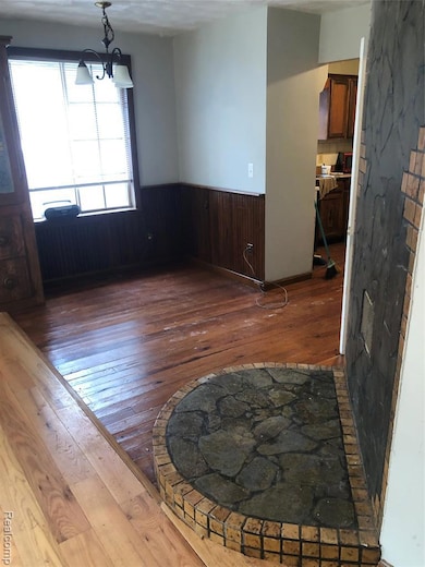 8304 Arlis St, Commerce Township, MI 48382 - photo 5