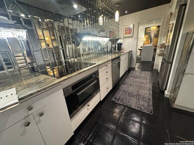 166 N New Braunfels Ave unit D, San Antonio, TX 78202 - photo 4