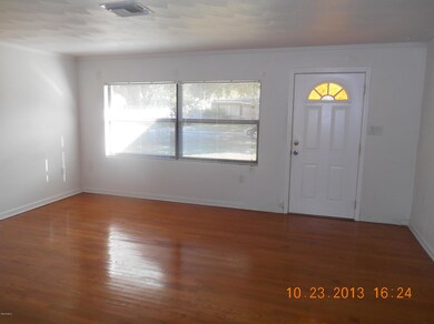 LIVING RM