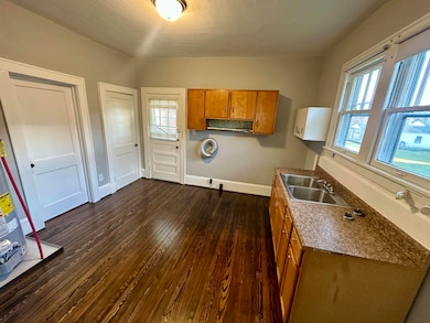 805 W Jackson St, Covington, VA 24426 - photo 5